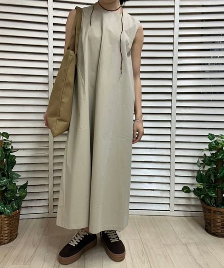 ノースリーブロングワンピース・全3色(¥12,980)