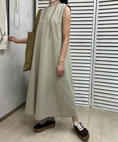 ノースリーブロングワンピース・全3色(¥12,980)