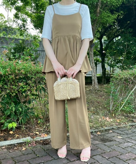 タックストレートパンツ・全3色(￥10,780)