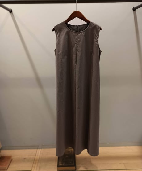 ノースリーブロングワンピース・全3色(¥12,980)