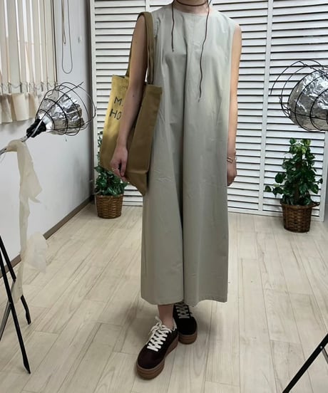 ノースリーブロングワンピース・全3色(¥12,980)