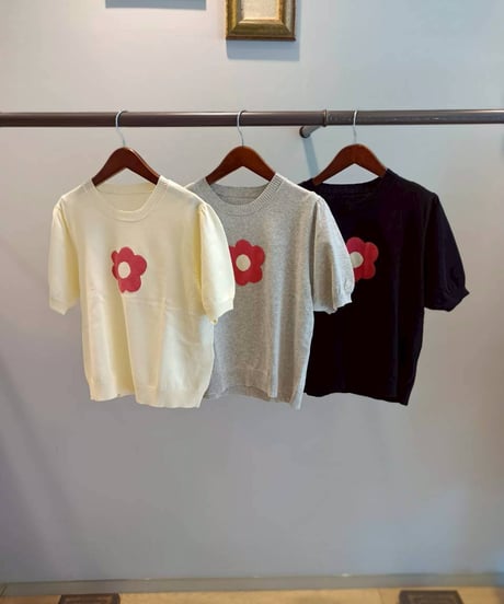 フラワーインターシャニット・全3色(￥8,690)