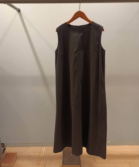 ノースリーブロングワンピース・全3色(¥12,980)
