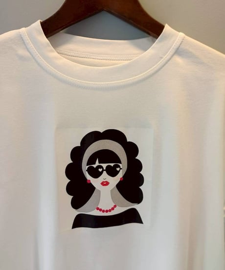サングラスガールイラストTシャツ・全3色(￥7,590)