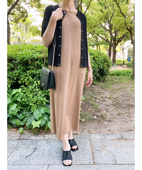 リブノースリーブワンピース・全３色・（￥9,790）