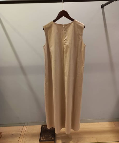 ノースリーブロングワンピース・全3色(¥12,980)