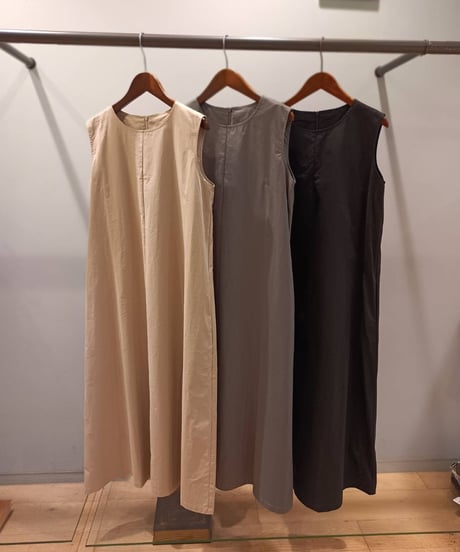 ノースリーブロングワンピース・全3色(¥12,980)