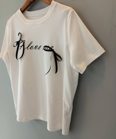 リボンロゴTシャツ・全2色(¥8,690)