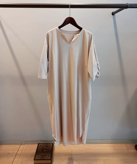 ギャザースリーブカットソーワンピース・全3色(¥9,790)