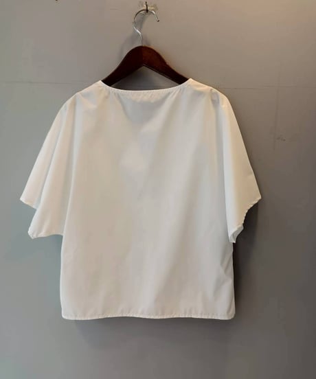 Vネック裾ジップタックドルマンブラウス・全3色(￥8,690)