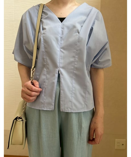 Vネック裾ジップタックドルマンブラウス・全3色(￥8,690)
