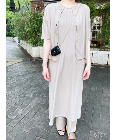 リブノースリーブワンピース・全３色・（￥9,790）