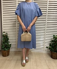 タックフレアスリーブワンピース・全3色(¥11,880)