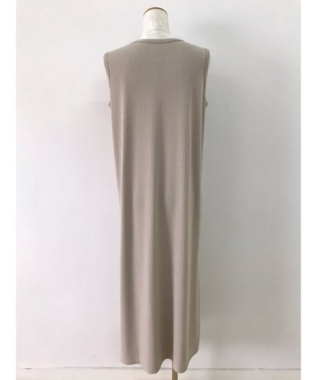 リブノースリーブワンピース・全３色・（￥9,790）