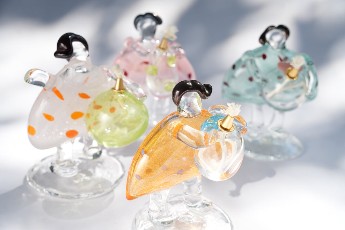 【新品未使用】リスとチューリップのガラスオイルランプ（キッタヨーコ） おんなのこのオイルランプ/オレンジ×水色 | キッタヨーコ
