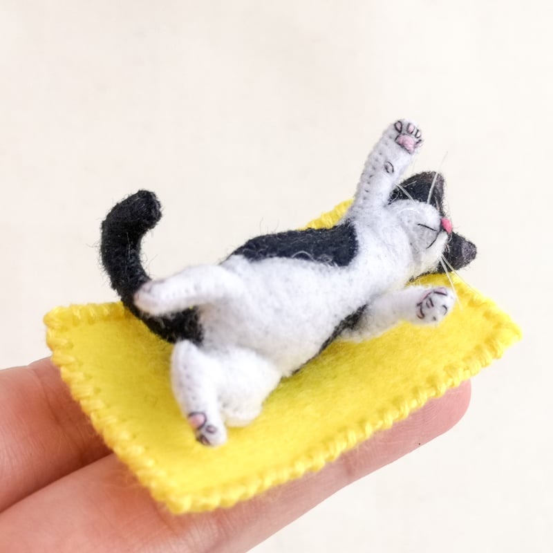 マッチ箱の眠り猫・黒白猫 | uoji's STORE