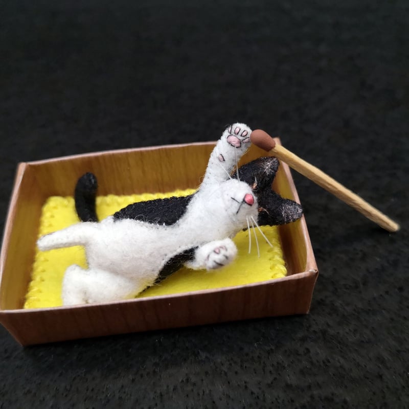 マッチ箱の眠り猫・黒白猫 | uoji's STORE