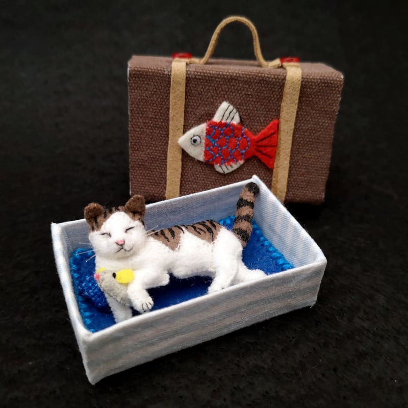 マッチ箱の眠り猫・キジトラ白猫 | uoji's STORE