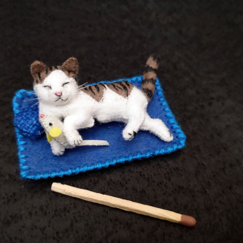 マッチ箱の眠り猫・キジトラ白猫 | uoji's STORE