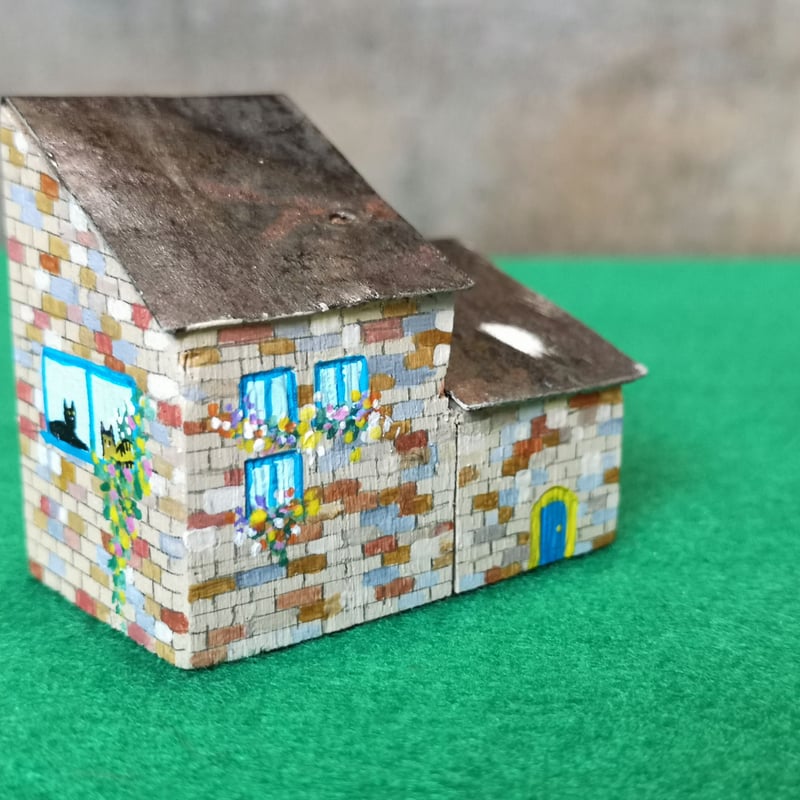 木でできた小さなレンガのお家 | uoji's STORE