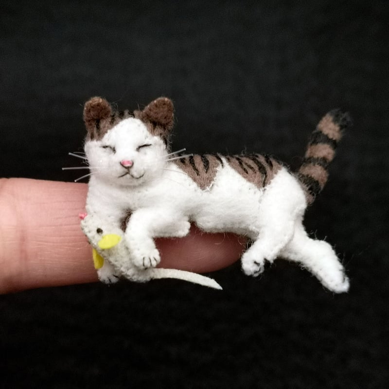 マッチ箱の眠り猫・キジトラ白猫 | uoji's STORE