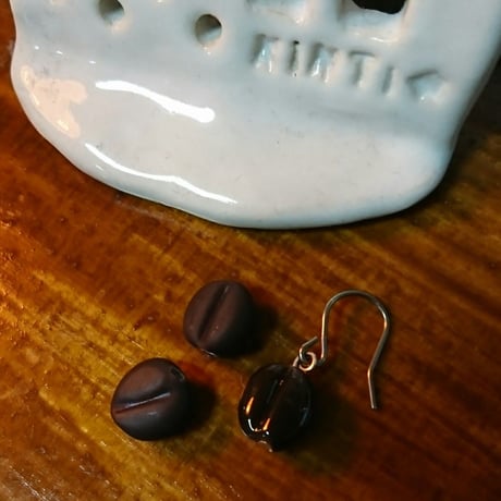 コーヒー豆のピアス(光沢)