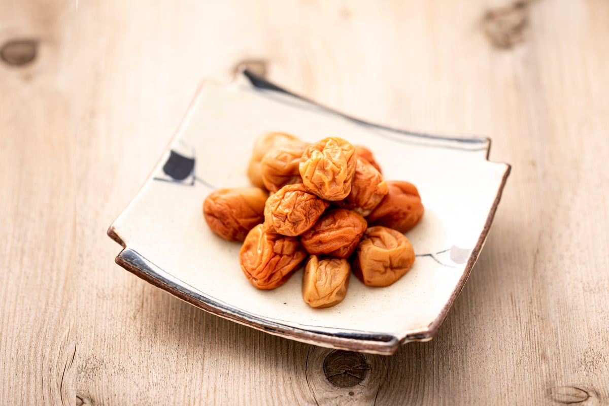 竹・140g 】 塩分約15％ 土と水にこだわった山森農園の梅干し 「魔法