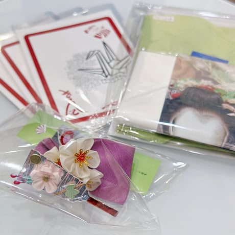 【1月】舞妓さん尽くし　1月の花簪『松竹梅』型押し懐紙と、稲穂簪から３粒入った縁起物・目録塗り絵のポストカード付き　送料込（限定３）