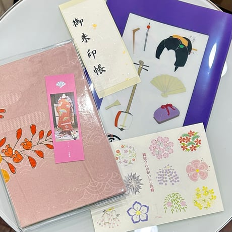 【２月その１】舞妓さんの髪型・芸妓さんのお道具クリアファイルと舞妓さんの衣装で作ったコレクションノート（帯と着物撫子のリバーシブル）と舞妓さんの一年間の花簪シールシートの3点セット　送料込（限定１）