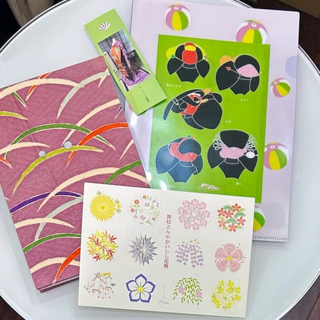 【２月その２】舞妓さんの髪型・芸妓さんのお道具クリアファイルと舞妓さんの衣装で作ったコレクションノート（紫苑）と舞妓さんの一年間の花簪シールシートの3点セット　送料込（限定２）