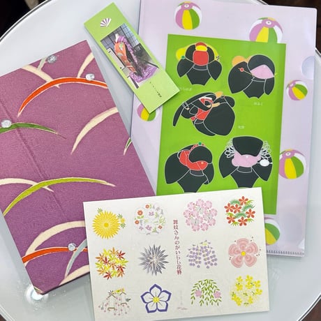 【２月その２】舞妓さんの髪型・芸妓さんのお道具クリアファイルと舞妓さんの衣装で作ったコレクションノート（紫苑）と舞妓さんの一年間の花簪シールシートの3点セット　送料込（限定２）