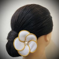 【髪飾り】まぁるい和花シリーズ（白×ゴールド）