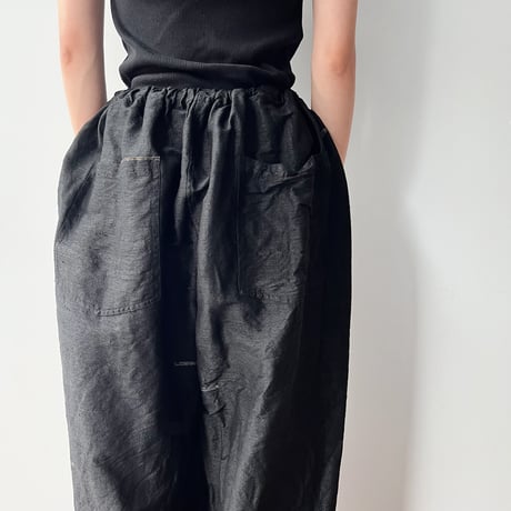 LLテーパードパンツ　裾ゴム入り