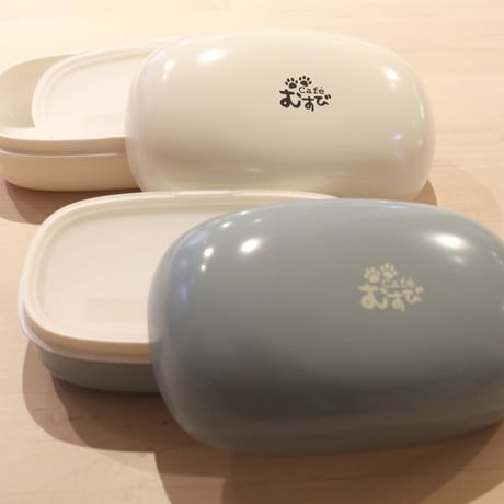 カフェむすび　オリジナル　おむすび型お弁当箱（ホワイト）