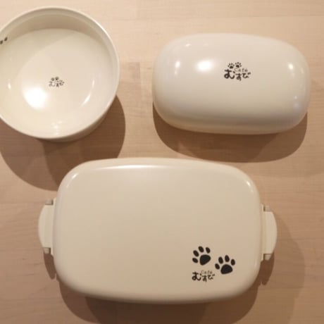 カフェむすび　オリジナル　おむすび型お弁当箱（ホワイト）