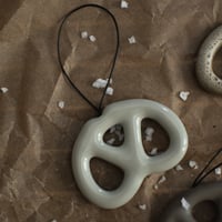 DBKD / Hanging Pretzel - shiny mole