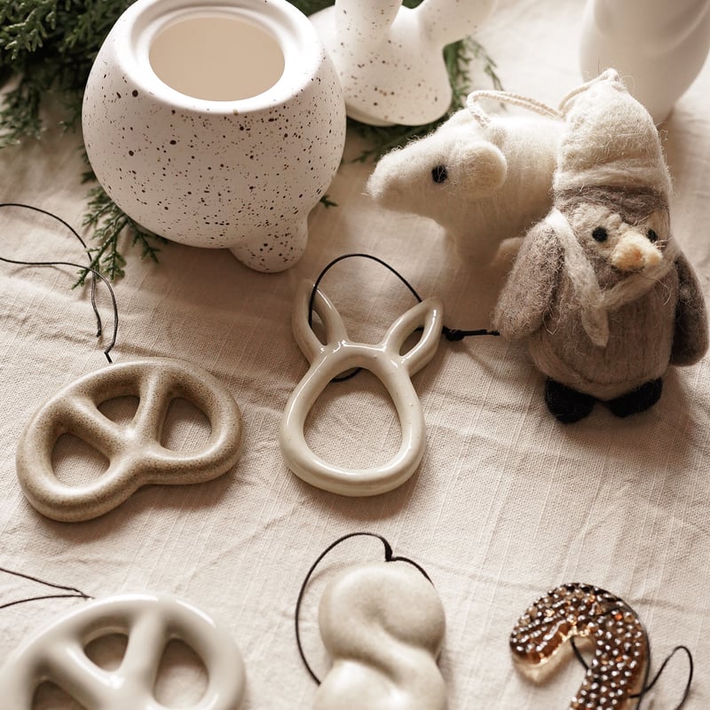 DBKD / Hanging Pretzel - beige | calme closet