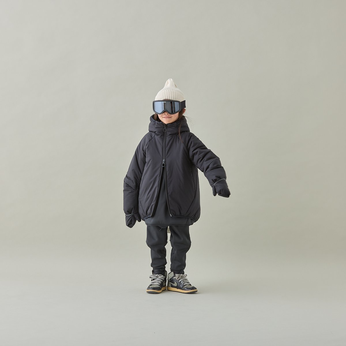 MOUN TEN. マウンテン 袖口ミトン　中綿ブルゾン　大人サイズ MOUN TEN.(マウンテン)/ air mitten blouson / charcoal