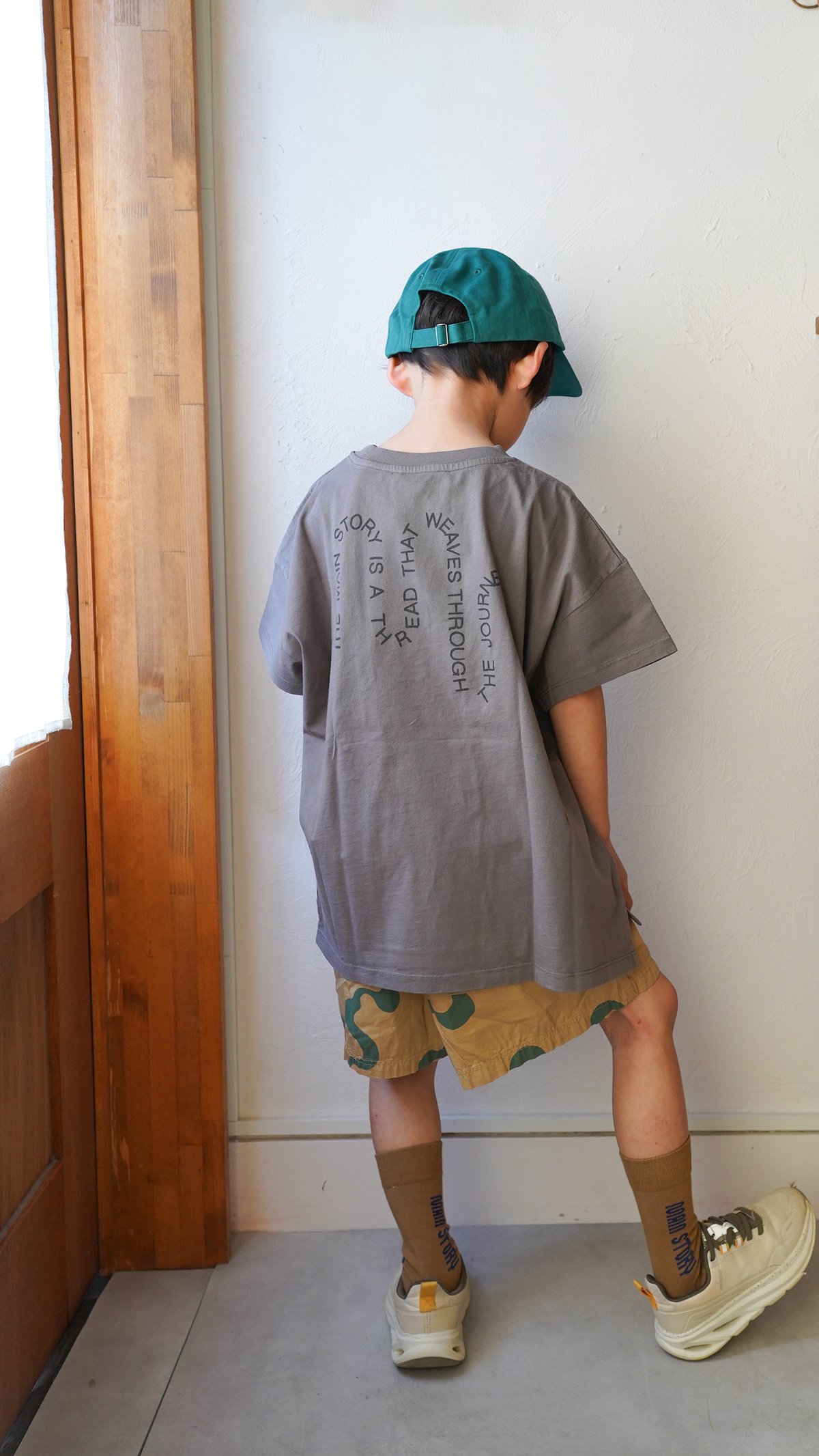 main story / Oversized Tee - Plum Kitten | calm