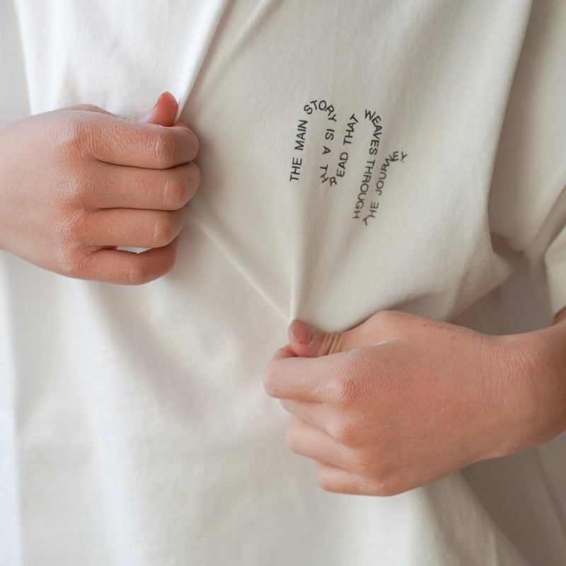 main story / Oversized Tee - Blanc 10y | calme