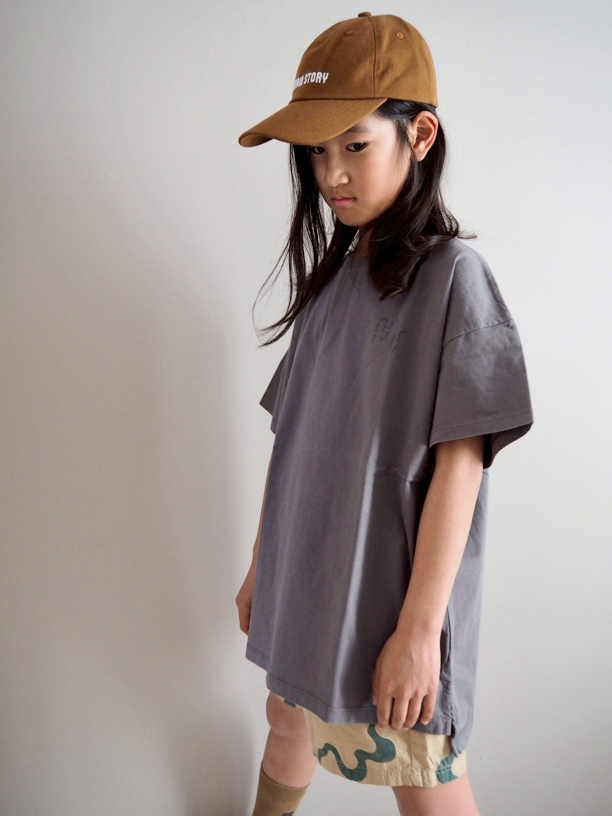 main story / Oversized Tee - Plum Kitten | calm
