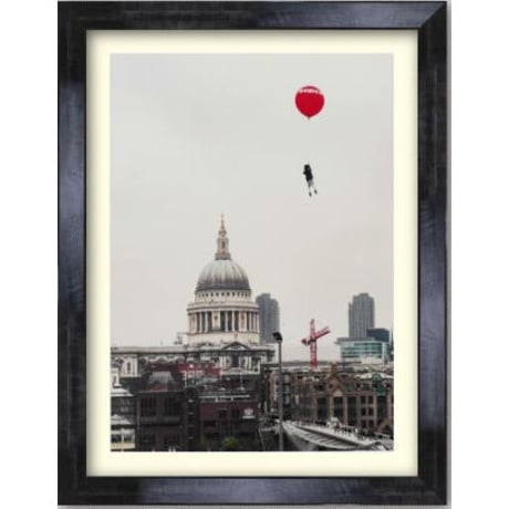 Steve Lazarides「Girl with Balloon Over Millennium Bridge」