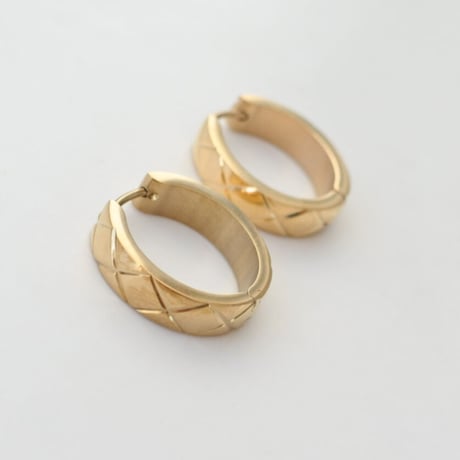 ステンレスキルティングピアス