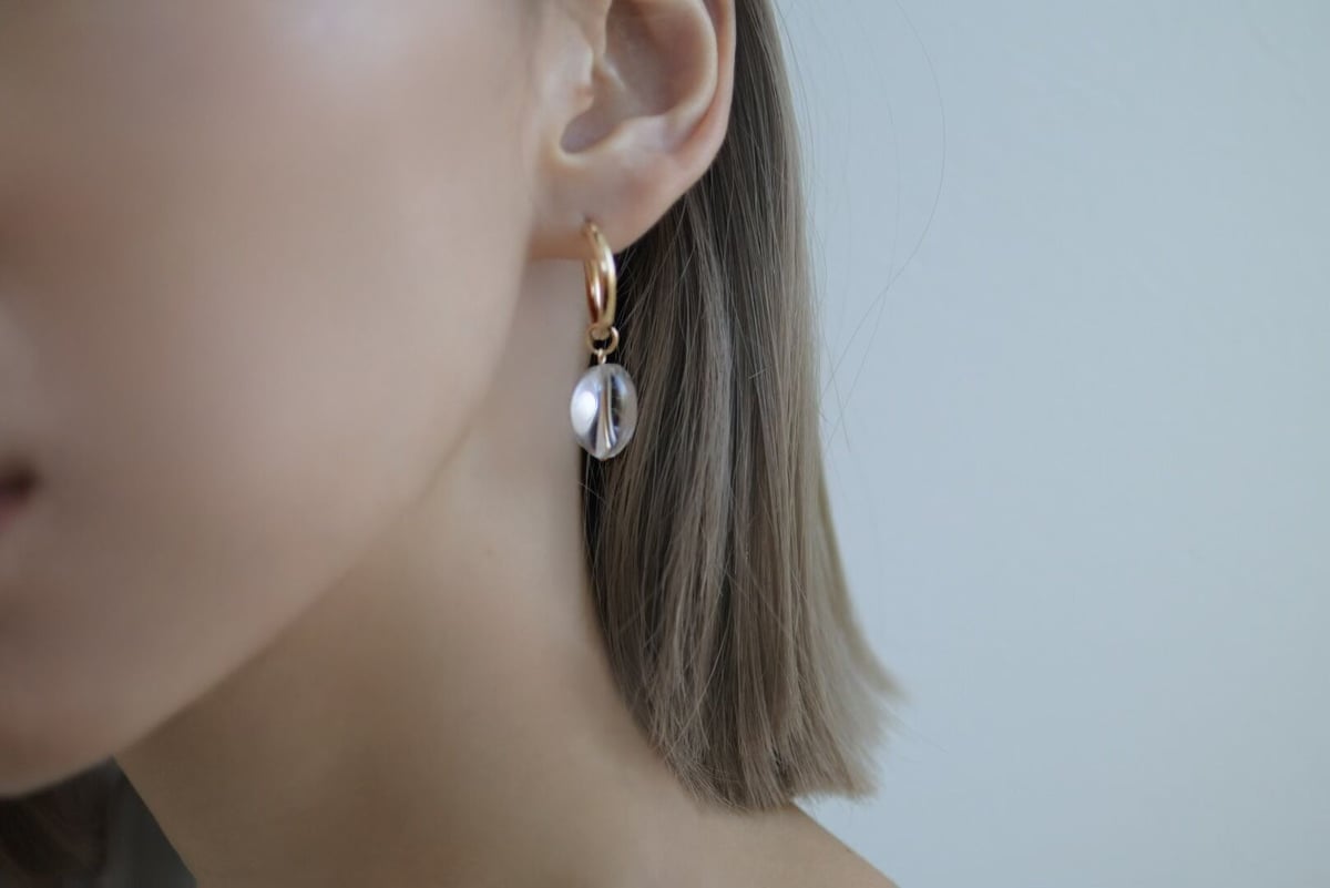 一粒クリスタルピアス(オール14kgf) M | LAROIS