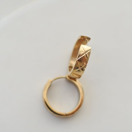 ステンレスキルティングピアス
