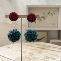 エコたま3way イヤリング　ダークグリーン×赤千鳥