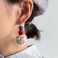 エコたま3連ピアス&イヤリング　アイボリー×ブルーエコたま
