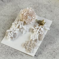 エコたまコサージュイヤーアクセサリー　ホワイト