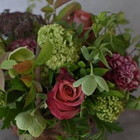 【記念日・誕生日・ギフト・ご自分への癒しに】 【季節のお花のアレンジメントS】