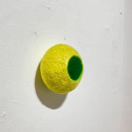 「うちへそとへ・穴のある立体」（イエロー）」三森早苗